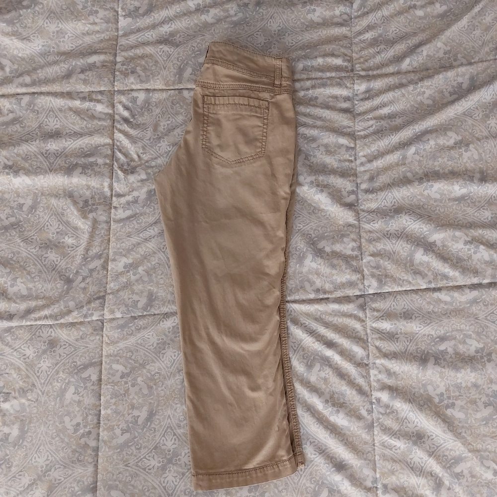 Women's Capri Pants, Khaki, Size 5/6 - Picture 3 of 12